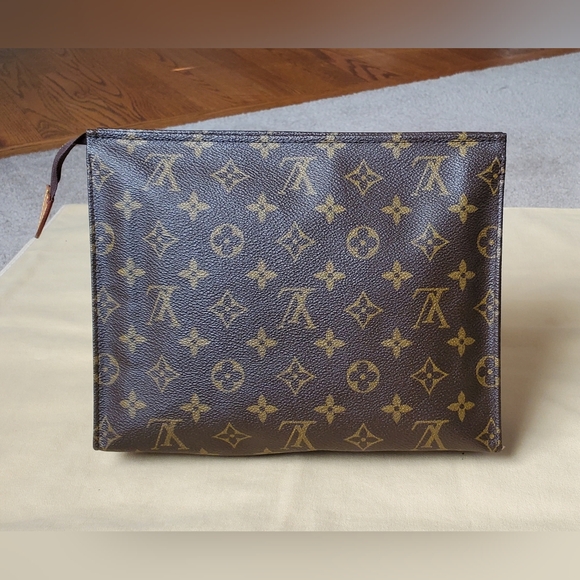 LOUIS VUITTON TOILETRY 26 COSMETIC BAG - Picture 1 of 16